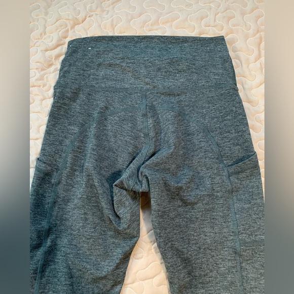 Aerie Capri pants Size Medium Yoga Exercise capris - Picture 8 of 8